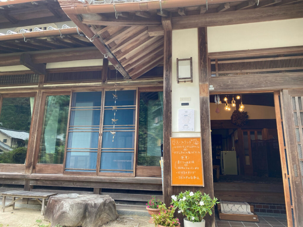 「自分がここにいていい」と思える場所を。和泉市・父鬼の古民家「テテオニ」